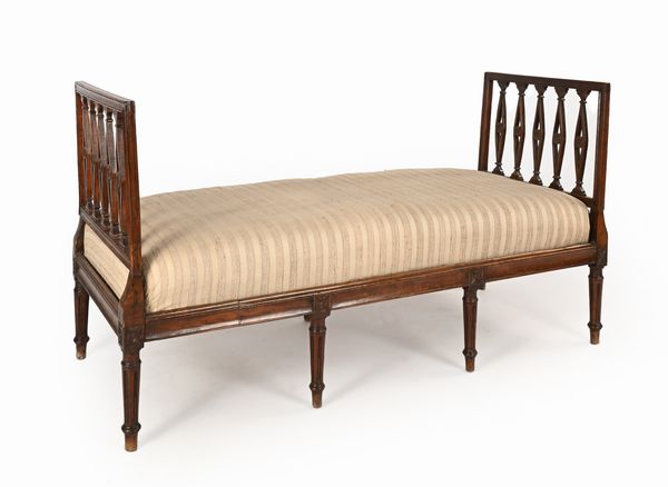 Panchetta in noce, Veneto, XVIII secolo  - Asta Collezioni Private - Mobili, Oggetti d'Arte e Dipinti Antichi e del XIX Secolo - Associazione Nazionale - Case d'Asta italiane