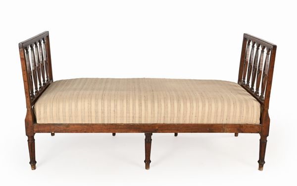 Panchetta in noce, Veneto, XVIII secolo  - Asta Collezioni Private - Mobili, Oggetti d'Arte e Dipinti Antichi e del XIX Secolo - Associazione Nazionale - Case d'Asta italiane