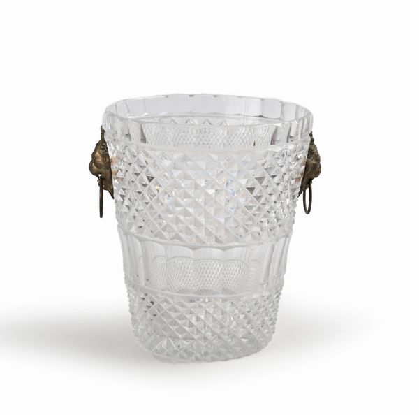 Rinfresca bottiglia in cristallo intagliato, inizi XX secolo  - Asta Collezioni Private - Mobili, Oggetti d'Arte e Dipinti Antichi e del XIX Secolo - Associazione Nazionale - Case d'Asta italiane