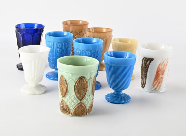 Nove bicchieri diversi in vetro molato di differenti colori e decorazione, Boemia, fine XIX secolo  - Asta Collezioni Private - Mobili, Oggetti d'Arte e Dipinti Antichi e del XIX Secolo - Associazione Nazionale - Case d'Asta italiane