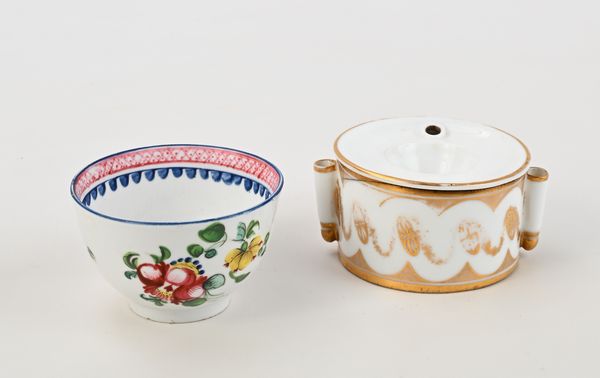 Due oggetti in porcellana di diversa manifattura europea, XIX secolo  - Asta Collezioni Private - Mobili, Oggetti d'Arte e Dipinti Antichi e del XIX Secolo - Associazione Nazionale - Case d'Asta italiane