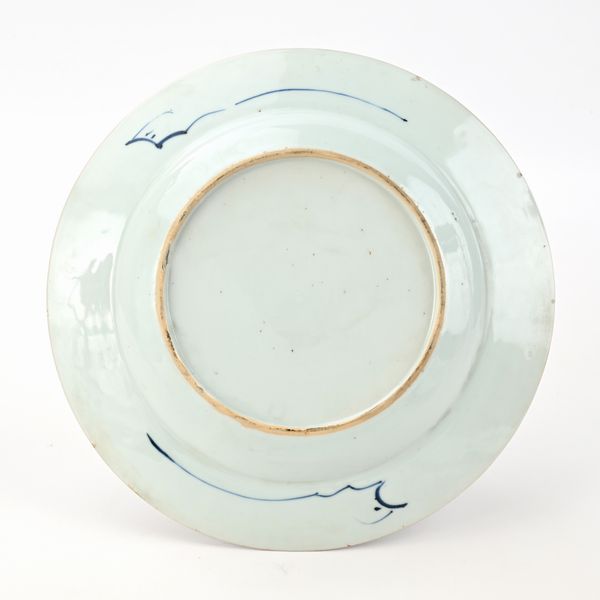 Quattro piatti in porcellana bianca e blu, Cina, XVIII secolo  - Asta Collezioni Private - Mobili, Oggetti d'Arte e Dipinti Antichi e del XIX Secolo - Associazione Nazionale - Case d'Asta italiane