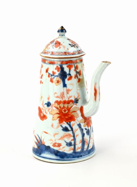 Cioccolatiera in porcellana Imari, Cina, Compagnia delle Indie, XVIII secolo  - Asta Collezioni Private - Mobili, Oggetti d'Arte e Dipinti Antichi e del XIX Secolo - Associazione Nazionale - Case d'Asta italiane