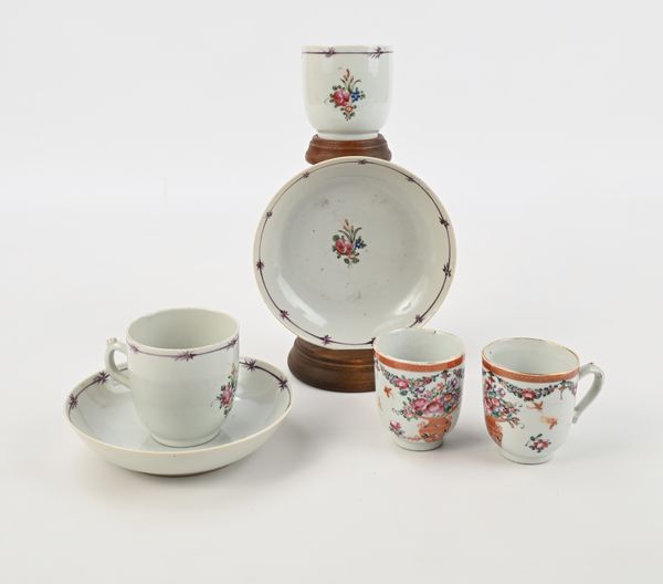 Quattro tazzine in porcellana policroma di cui due senza piattino, Compagnia delle Indie  - Asta Collezioni Private - Mobili, Oggetti d'Arte e Dipinti Antichi e del XIX Secolo - Associazione Nazionale - Case d'Asta italiane
