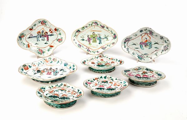 Otto alzatine porta condimento in porcellana policroma di due misure, Cina, XIX secolo  - Asta Collezioni Private - Mobili, Oggetti d'Arte e Dipinti Antichi e del XIX Secolo - Associazione Nazionale - Case d'Asta italiane