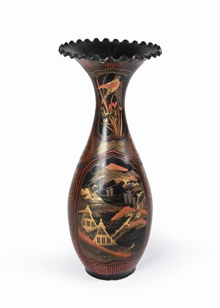 Grande vaso in porcellana rosso, nero e oro, Giappone, XIX secolo  - Asta Collezioni Private - Mobili, Oggetti d'Arte e Dipinti Antichi e del XIX Secolo - Associazione Nazionale - Case d'Asta italiane