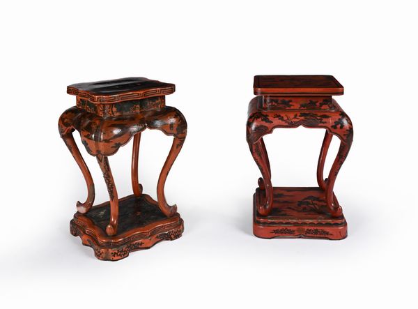Due piccoli sgabelli in legno laccato rosso e nero, Cina, dinastia Qing, XIX secolo  - Asta Collezioni Private - Mobili, Oggetti d'Arte e Dipinti Antichi e del XIX Secolo - Associazione Nazionale - Case d'Asta italiane