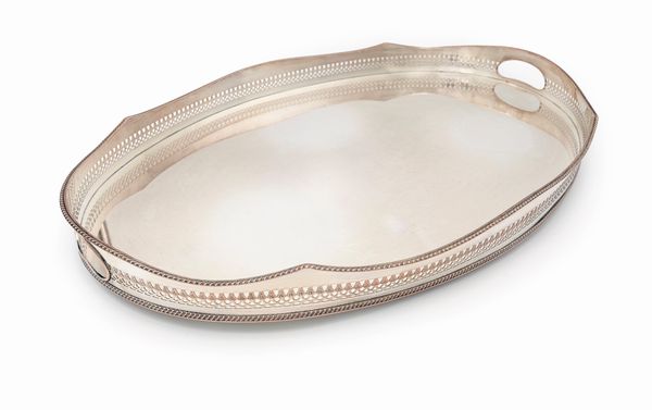 Grande vassoio ovale in metallo argentato con trespolo pieghevole rivestito in velluto  - Asta Collezioni Private - Mobili, Oggetti d'Arte e Dipinti Antichi e del XIX Secolo - Associazione Nazionale - Case d'Asta italiane