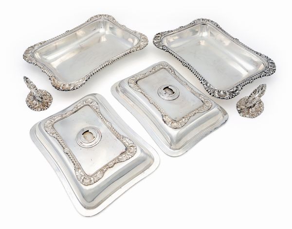 Coppia di portavivande rettangolari in sheffield, Inghilterra, XIX secolo  - Asta Collezioni Private - Mobili, Oggetti d'Arte e Dipinti Antichi e del XIX Secolo - Associazione Nazionale - Case d'Asta italiane