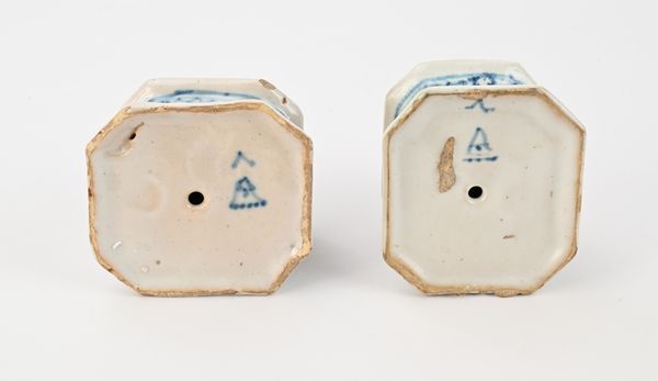 Coppia di saliere in maiolica bianca e blu, Savona, XVIII secolo  - Asta Collezioni Private - Mobili, Oggetti d'Arte e Dipinti Antichi e del XIX Secolo - Associazione Nazionale - Case d'Asta italiane