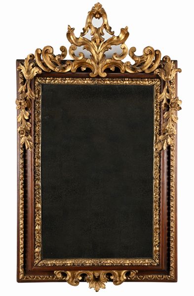 Specchiera in legno color noce e legno dorato, Roma, XVIII secolo  - Asta Collezioni Private - Mobili, Oggetti d'Arte e Dipinti Antichi e del XIX Secolo - Associazione Nazionale - Case d'Asta italiane