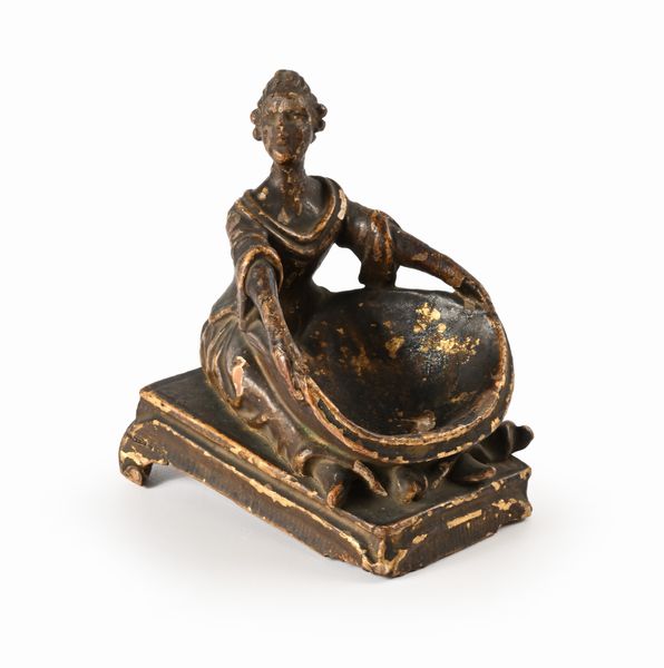 Saliera in legno dorato raffigurante figura femminile  - Asta Collezioni Private - Mobili, Oggetti d'Arte e Dipinti Antichi e del XIX Secolo - Associazione Nazionale - Case d'Asta italiane