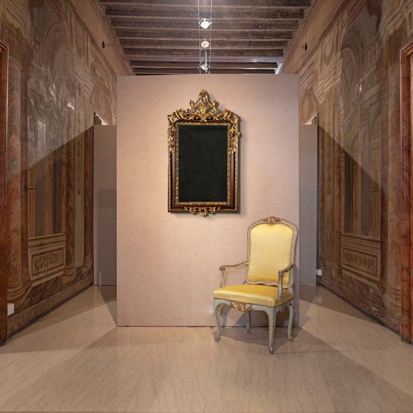 Specchiera in legno color noce e legno dorato, Roma, XVIII secolo  - Asta Collezioni Private - Mobili, Oggetti d'Arte e Dipinti Antichi e del XIX Secolo - Associazione Nazionale - Case d'Asta italiane