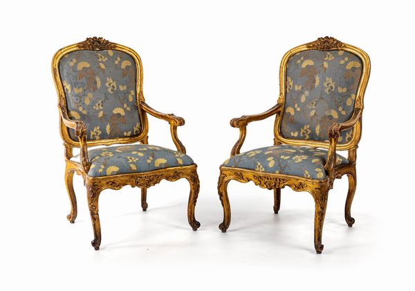 Coppia di poltrone in legno intagliato e dorato, Roma, XVIII secolo  - Asta Collezioni Private - Mobili, Oggetti d'Arte e Dipinti Antichi e del XIX Secolo - Associazione Nazionale - Case d'Asta italiane