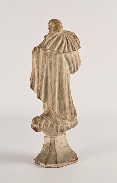 Scultura in legno decapato raffigurante Immacolata, XVII secolo  - Asta Collezioni Private - Mobili, Oggetti d'Arte e Dipinti Antichi e del XIX Secolo - Associazione Nazionale - Case d'Asta italiane
