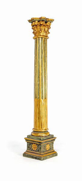Colonna scanalata in legno intagliato, laccato e dorato, XIX secolo  - Asta Collezioni Private - Mobili, Oggetti d'Arte e Dipinti Antichi e del XIX Secolo - Associazione Nazionale - Case d'Asta italiane