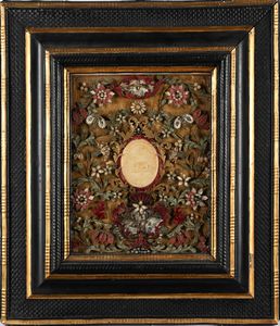 Agnus Dei in cera con cornice in legno ebanizzato, intagliato e dorato, XVIII/XIX secolo  - Asta Collezioni Private - Mobili, Oggetti d'Arte e Dipinti Antichi e del XIX Secolo - Associazione Nazionale - Case d'Asta italiane