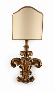 Coppia di appliques in legno scolpito, intagliato e dorato, XVIII secolo  - Asta Collezioni Private - Mobili, Oggetti d'Arte e Dipinti Antichi e del XIX Secolo - Associazione Nazionale - Case d'Asta italiane