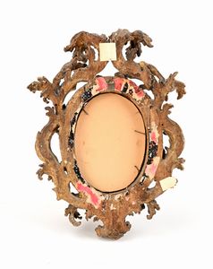 Piccola cornice in legno scolpito e dorato, XVIII secolo  - Asta Collezioni Private - Mobili, Oggetti d'Arte e Dipinti Antichi e del XIX Secolo - Associazione Nazionale - Case d'Asta italiane