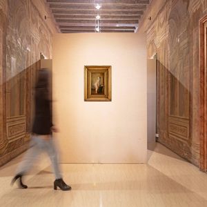 Scuola francese del XIX secolo : Interno con figura femminile nuda con velo e maschera che si specchia  - Asta Collezioni Private - Mobili, Oggetti d'Arte e Dipinti Antichi e del XIX Secolo - Associazione Nazionale - Case d'Asta italiane