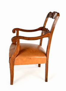 Poltrona in noce con sedile imbottito in cuoio, XIX secolo  - Asta Collezioni Private - Mobili, Oggetti d'Arte e Dipinti Antichi e del XIX Secolo - Associazione Nazionale - Case d'Asta italiane