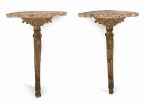 Coppia di piccole console ad angolo in legno dorato, Italia centrale, fine XVIII/inizio XIX secolo  - Asta Collezioni Private - Mobili, Oggetti d'Arte e Dipinti Antichi e del XIX Secolo - Associazione Nazionale - Case d'Asta italiane