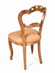 Sedia in noce con schienale a giorno e sedile imbottito  - Asta Collezioni Private - Mobili, Oggetti d'Arte e Dipinti Antichi e del XIX Secolo - Associazione Nazionale - Case d'Asta italiane