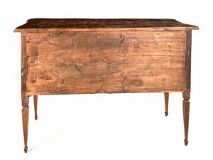 Cassettone in noce e radica di noce, Emilia, fine del XVIII secolo  - Asta Collezioni Private - Mobili, Oggetti d'Arte e Dipinti Antichi e del XIX Secolo - Associazione Nazionale - Case d'Asta italiane