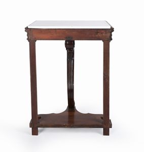 Console in legno con piano in marmo bianco, inizi del XX secolo  - Asta Collezioni Private - Mobili, Oggetti d'Arte e Dipinti Antichi e del XIX Secolo - Associazione Nazionale - Case d'Asta italiane