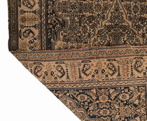 Tappeto Malayer, Persia, Fine XIX - Inizio XX secolo  - Asta Collezioni Private - Mobili, Oggetti d'Arte e Dipinti Antichi e del XIX Secolo - Associazione Nazionale - Case d'Asta italiane