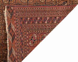 Tappeto Turkmeno Bukhara, inizio XX secolo  - Asta Collezioni Private - Mobili, Oggetti d'Arte e Dipinti Antichi e del XIX Secolo - Associazione Nazionale - Case d'Asta italiane