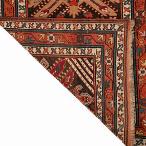 Passatoia Caucasica Kazak  - Asta Collezioni Private - Mobili, Oggetti d'Arte e Dipinti Antichi e del XIX Secolo - Associazione Nazionale - Case d'Asta italiane