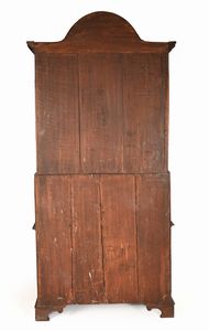 Cassettone a ribalta con alzata, arte coloniale inglese, XVIII secolo  - Asta Collezioni Private - Mobili, Oggetti d'Arte e Dipinti Antichi e del XIX Secolo - Associazione Nazionale - Case d'Asta italiane