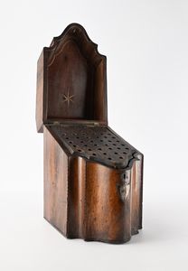 Scatola portaposate in mogano e satinwood, Inghilterra, XIX secolo  - Asta Collezioni Private - Mobili, Oggetti d'Arte e Dipinti Antichi e del XIX Secolo - Associazione Nazionale - Case d'Asta italiane