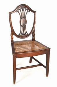 Divano in noce a tre posti e sedia en suite, Inghilterra, epoca Giorgio III, XVIII secolo  - Asta Collezioni Private - Mobili, Oggetti d'Arte e Dipinti Antichi e del XIX Secolo - Associazione Nazionale - Case d'Asta italiane