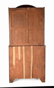 Book-case in mogano, Stati Uniti, XVIII secolo  - Asta Collezioni Private - Mobili, Oggetti d'Arte e Dipinti Antichi e del XIX Secolo - Associazione Nazionale - Case d'Asta italiane