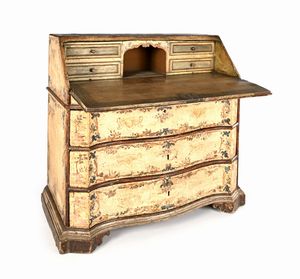 Cassettone a ribalta in legno laccato e dipinto, Veneto, XVIII secolo  - Asta Collezioni Private - Mobili, Oggetti d'Arte e Dipinti Antichi e del XIX Secolo - Associazione Nazionale - Case d'Asta italiane