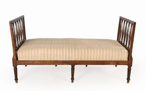 Panchetta in noce, Veneto, XVIII secolo  - Asta Collezioni Private - Mobili, Oggetti d'Arte e Dipinti Antichi e del XIX Secolo - Associazione Nazionale - Case d'Asta italiane