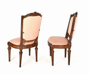 Coppia di sedie in noce, fine del XVIII secolo  - Asta Collezioni Private - Mobili, Oggetti d'Arte e Dipinti Antichi e del XIX Secolo - Associazione Nazionale - Case d'Asta italiane