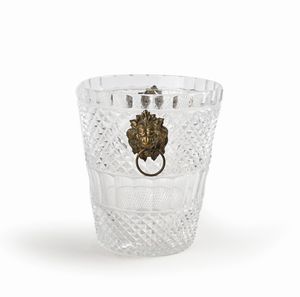 Rinfresca bottiglia in cristallo intagliato, inizi XX secolo  - Asta Collezioni Private - Mobili, Oggetti d'Arte e Dipinti Antichi e del XIX Secolo - Associazione Nazionale - Case d'Asta italiane