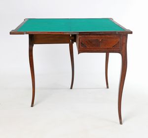 Tavolino da gioco in palissandro e altri legni, Italia settentrionale, XVIII secolo  - Asta Collezioni Private - Mobili, Oggetti d'Arte e Dipinti Antichi e del XIX Secolo - Associazione Nazionale - Case d'Asta italiane