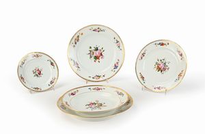 Servizio in porcellana policroma Vieux Paris, fine del XIX secolo  - Asta Collezioni Private - Mobili, Oggetti d'Arte e Dipinti Antichi e del XIX Secolo - Associazione Nazionale - Case d'Asta italiane