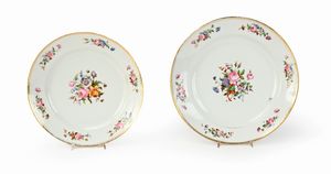 Servizio in porcellana policroma Vieux Paris, fine del XIX secolo  - Asta Collezioni Private - Mobili, Oggetti d'Arte e Dipinti Antichi e del XIX Secolo - Associazione Nazionale - Case d'Asta italiane