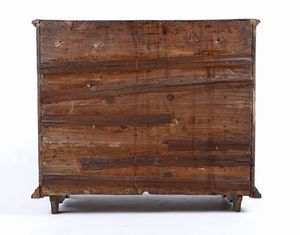 Cassettone in noce, Ferrara, XVIII secolo  - Asta Collezioni Private - Mobili, Oggetti d'Arte e Dipinti Antichi e del XIX Secolo - Associazione Nazionale - Case d'Asta italiane