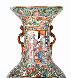 Coppia di grandi vasi in porcellana policroma, Cina, Dinastia Qing, XIX secolo  - Asta Collezioni Private - Mobili, Oggetti d'Arte e Dipinti Antichi e del XIX Secolo - Associazione Nazionale - Case d'Asta italiane