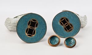 Coppia di bruciaprofumi zoomorfi in metallo cloisonn, Cina, fine XIX/inizi XX secolo  - Asta Collezioni Private - Mobili, Oggetti d'Arte e Dipinti Antichi e del XIX Secolo - Associazione Nazionale - Case d'Asta italiane