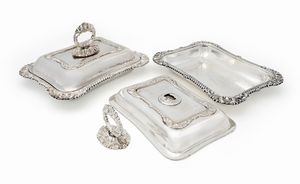 Coppia di portavivande rettangolari in sheffield, Inghilterra, XIX secolo  - Asta Collezioni Private - Mobili, Oggetti d'Arte e Dipinti Antichi e del XIX Secolo - Associazione Nazionale - Case d'Asta italiane