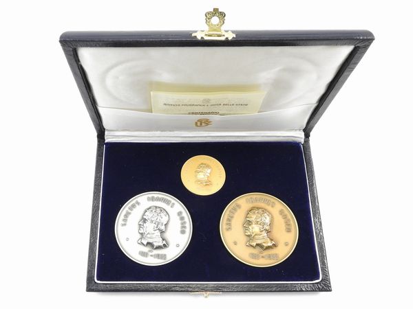 Pietro Annigoni : Tre medaglie in oro 916/1000, argento 986/1000 e bronzo  - Asta I gioielli di Rosa Segreto Annigoni - Associazione Nazionale - Case d'Asta italiane