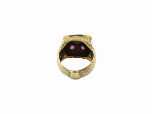Anello da mignolo animalier in oro giallo con diamanti e rubini  - Asta I gioielli di Rosa Segreto Annigoni - Associazione Nazionale - Case d'Asta italiane