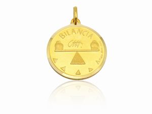 Pietro Annigoni - Medaglia pendente in oro giallo con segno zodiacale della Bilancia, Anni Settanta